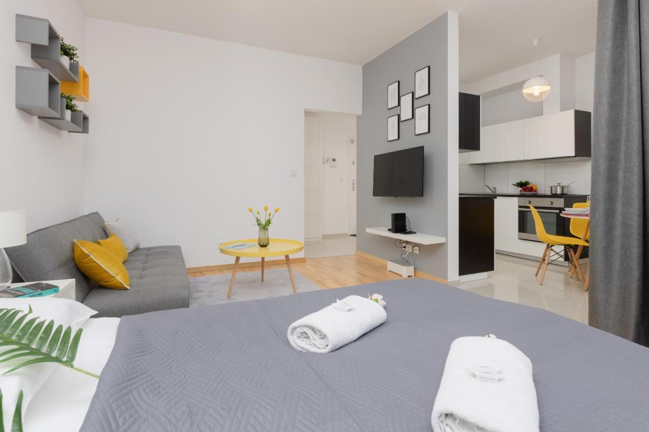 Warsaw Wola Apartment Near Nocny Market By Noclegi Renters Екстер'єр фото