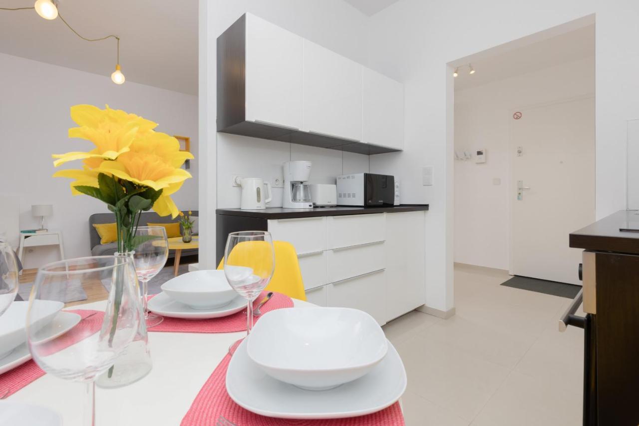 Warsaw Wola Apartment Near Nocny Market By Noclegi Renters Екстер'єр фото