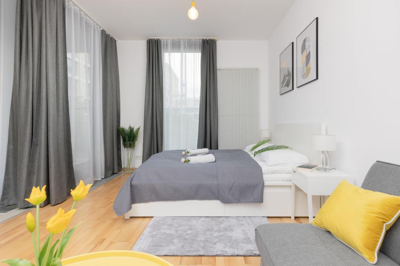 Warsaw Wola Apartment Near Nocny Market By Noclegi Renters Екстер'єр фото