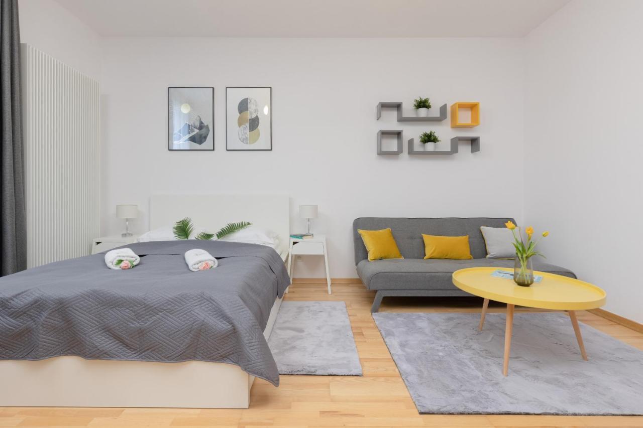 Warsaw Wola Apartment Near Nocny Market By Noclegi Renters Екстер'єр фото